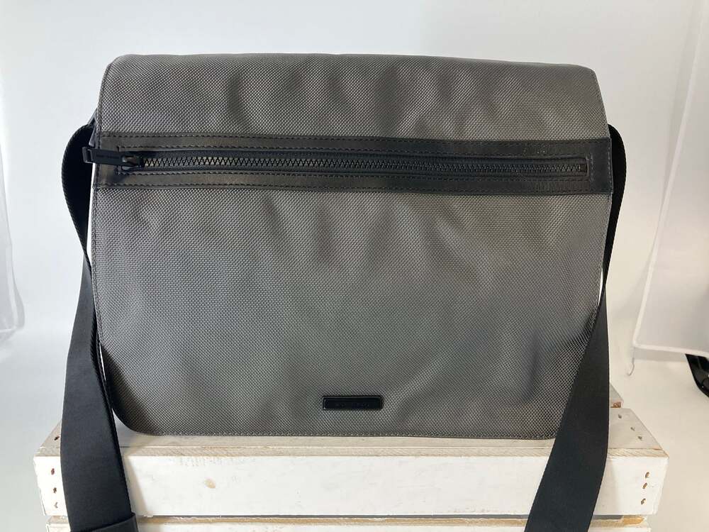MICHAEL KORS NWT PARKER LG CHARCOAL CANVAS MESSANGER BAG